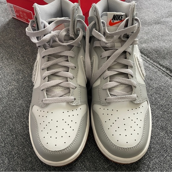 Brand New Nike Dunk Hi Retro University. Men 7/Women’s 81/2 - Picture 5 of 5